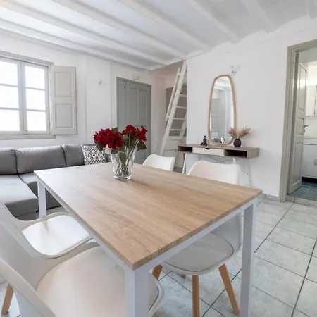 Oia's Square Residences * Oia