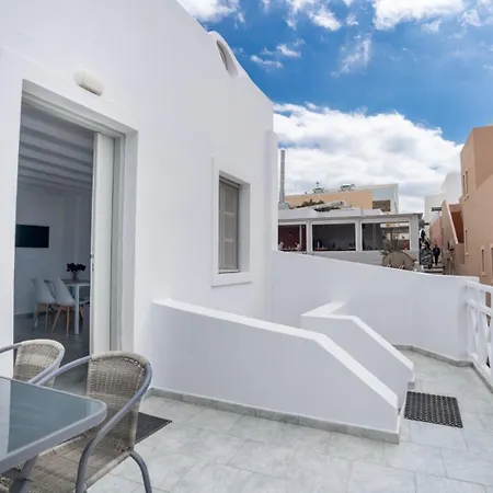 Oia's Square Residences Apartmán *